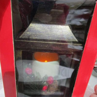 New LED Lantern with Wreath