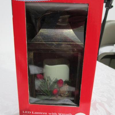 New LED Lantern with Wreath