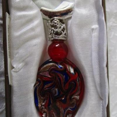 New in box magnifying glass with blown glass handle