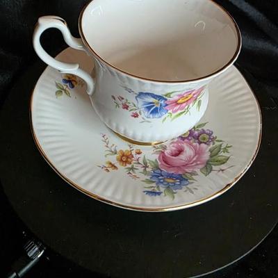 Vintage Lionheart England Fine Bone China Teacup & Saucer Set — Hand-Painted Floral Elegance with Gold Trim