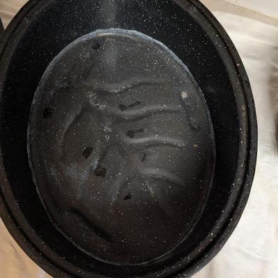 Cast iron Dutch oven 8G1 with lid, roaster frying baskets.