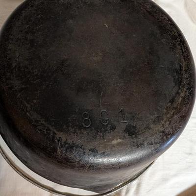 Cast iron Dutch oven 8G1 with lid, roaster frying baskets.