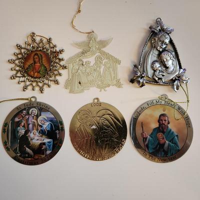 Sale Photo Thumbnail #402: This auction lot is for a grouping of six Religious Themed Christmas Ornaments.  Use on a holiday tree or for many other purposes.