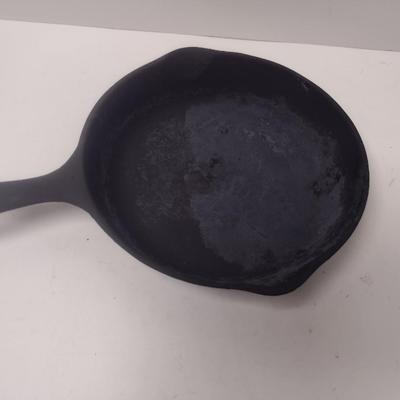 Vintage Sidney Cast Iron Skillet #6
