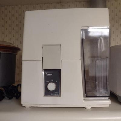 Kitchen Appliance Assortment- Deep Fryer, Juicer, Toaster, Electric Knife