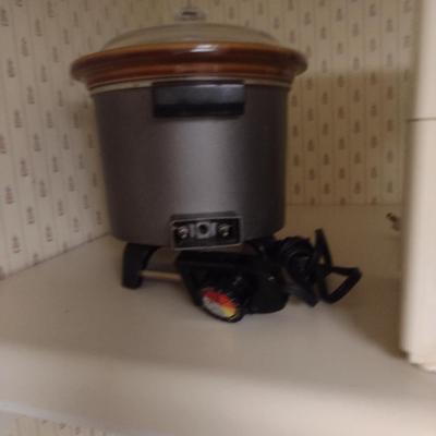 Kitchen Appliance Assortment- Deep Fryer, Juicer, Toaster, Electric Knife