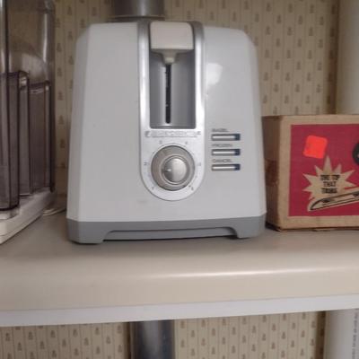 Kitchen Appliance Assortment- Deep Fryer, Juicer, Toaster, Electric Knife