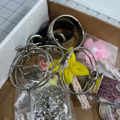 Large Lot of Costume Jewelry, Mixed Lot plus Gold Toned Chain for Décor'
