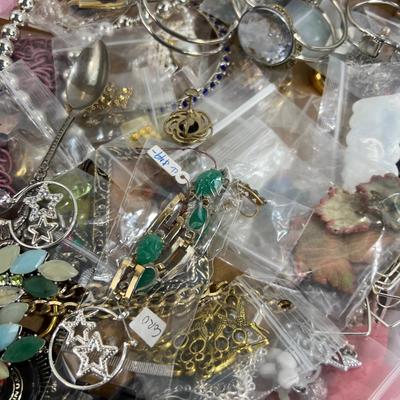 Large Lot of Costume Jewelry, Mixed Lot plus Gold Toned Chain for Décor'