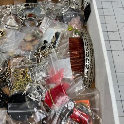 Large Lot of Costume Jewelry, Mixed Lot plus Gold Toned Chain for Décor'