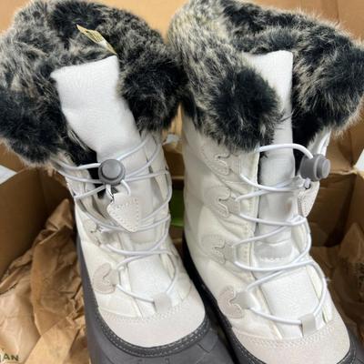 KAMIK Boots White Women's Size 8 