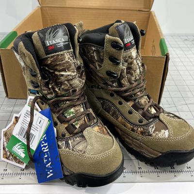 Kids ITASCA Size 1 Camo Boots, New