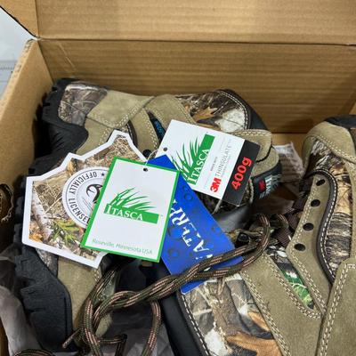 Kids ITASCA Size 1 Camo Boots, New