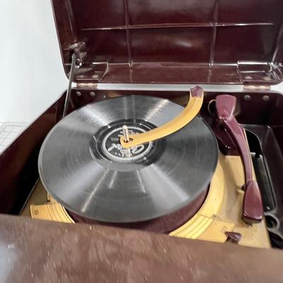 ADMIRAL Bakelite Record Player & Radio 