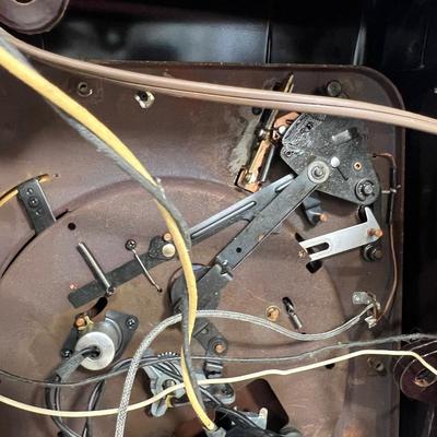 ADMIRAL Bakelite Record Player & Radio 