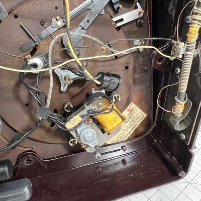 ADMIRAL Bakelite Record Player & Radio 