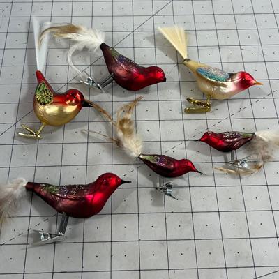 Redish Birds, Clip on With Tails