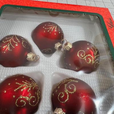 3 Red New ornament 5 in each box