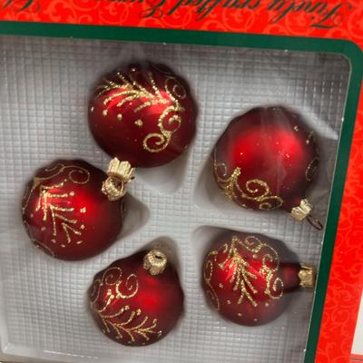 3 Red New ornament 5 in each box