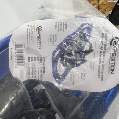 Expedition 21" NEW Snow Shoe, poles, bag 