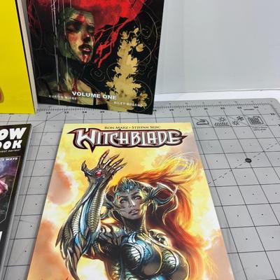 7 Mixed Lot of Graphic Novels