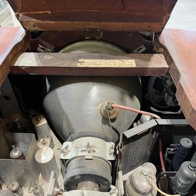 WOW! Old T.V. Has to be from the 1950's 