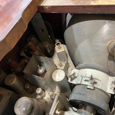 WOW! Old T.V. Has to be from the 1950's 