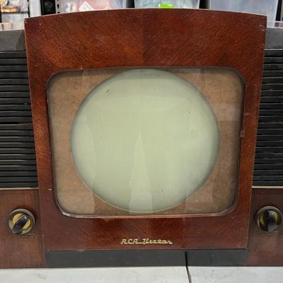 WOW! Old T.V. Has to be from the 1950's 