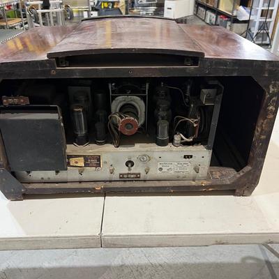 WOW! Old T.V. Has to be from the 1950's 