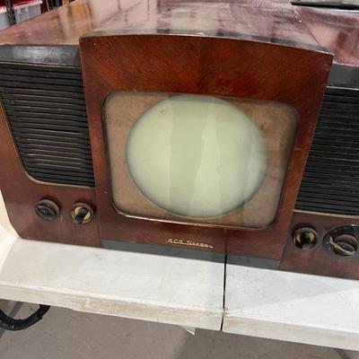 WOW! Old T.V. Has to be from the 1950's 