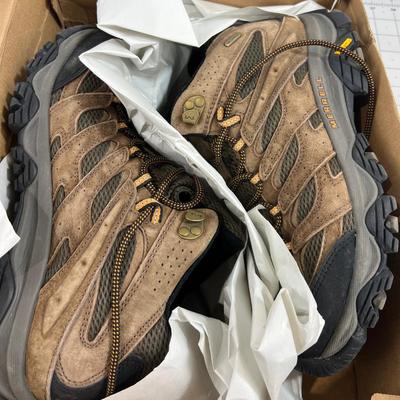 Merrill Boots Size 9-1/2Hikers Mid