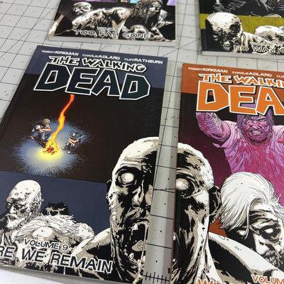 Walking Dead (11) Graphic Novels 