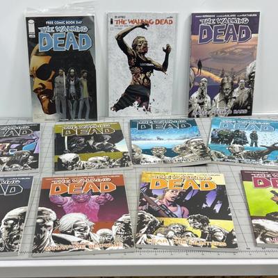 Walking Dead (11) Graphic Novels 
