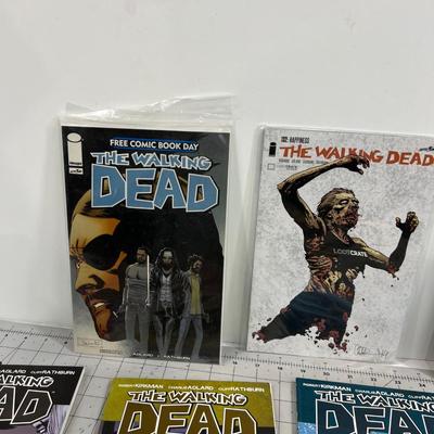 Walking Dead (11) Graphic Novels 