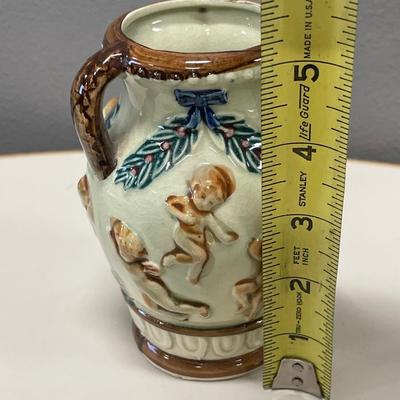 Small Japan Cherub vase