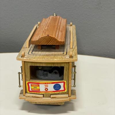 Powell & Hyde Sts. cable car music box
