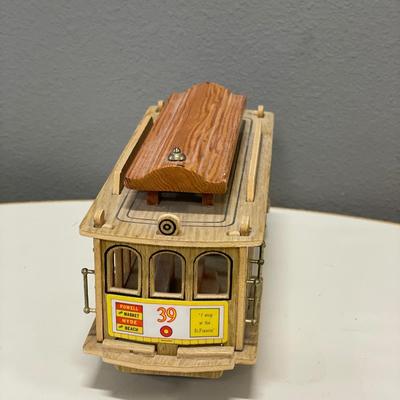 Powell & Hyde Sts. cable car music box