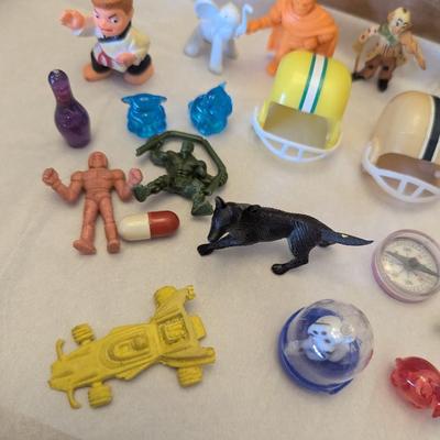 Vintage Vending Machine Toys #8