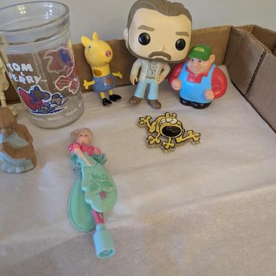 Kraft Macaroni & Cheese Bendable E.T. - ERTL Farm Animal Sheep & Farmer Figures - Tom & Jerry Glass #12