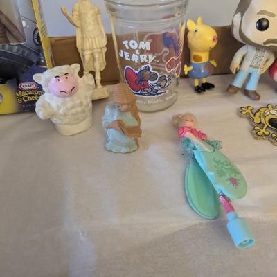 Kraft Macaroni & Cheese Bendable E.T. - ERTL Farm Animal Sheep & Farmer Figures - Tom & Jerry Glass #12