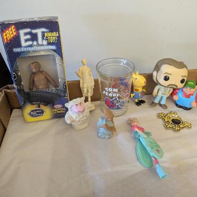 Kraft Macaroni & Cheese Bendable E.T. - ERTL Farm Animal Sheep & Farmer Figures - Tom & Jerry Glass #12