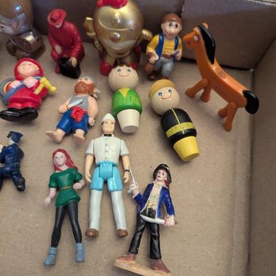 Happi Kidz Little Learners Castle Knight - Painted Wooden Peg People - Alien Toy Figures #13