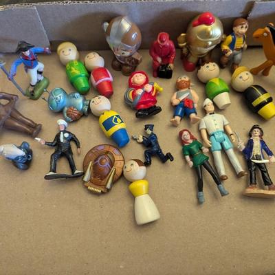 Happi Kidz Little Learners Castle Knight - Painted Wooden Peg People - Alien Toy Figures #13