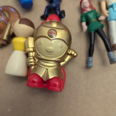 Happi Kidz Little Learners Castle Knight - Painted Wooden Peg People - Alien Toy Figures #13