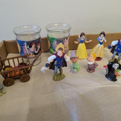 Disney Snow White Figures & Glasses #26