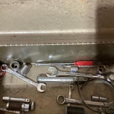 Sale Photo Thumbnail #437: You get this gray metal tool box with tools inside.