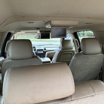 Sale Photo Thumbnail #20: 2011 Cadillac Escalade ESV AWD Premium Package with 270k miles will be sold to the highest bidder. Credit Cards/Venmo will not be accepted for this sale. Only cash or bank certified check. 12% buyers premium will apply to final sale of this vehicle. 
Feat