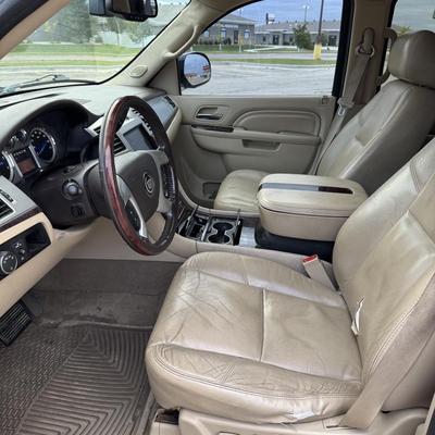 Sale Photo Thumbnail #6: 2011 Cadillac Escalade ESV AWD Premium Package with 270k miles will be sold to the highest bidder. Credit Cards/Venmo will not be accepted for this sale. Only cash or bank certified check. 12% buyers premium will apply to final sale of this vehicle. 
Feat