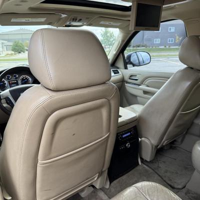 Sale Photo Thumbnail #28: 2011 Cadillac Escalade ESV AWD Premium Package with 270k miles will be sold to the highest bidder. Credit Cards/Venmo will not be accepted for this sale. Only cash or bank certified check. 12% buyers premium will apply to final sale of this vehicle. 
Feat