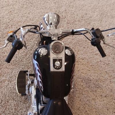 LARGE (27") HARLEY DAVIDSON REMOTE CONTROLLED TOY MOTORCYCLE BY NEW BRIGHT